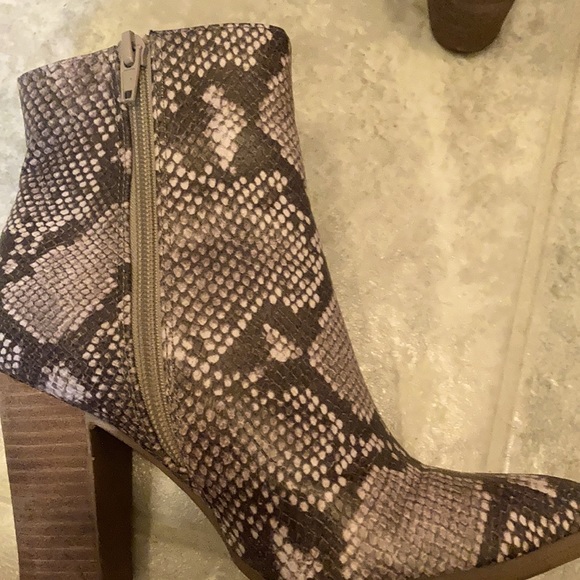 Carlos Santana Women’s Snakeskin Ankle Boots - 6M - Picture 8 of 10